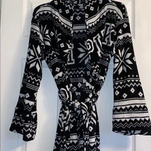 Black and white Aztec bathrobe. Size xsmall/small